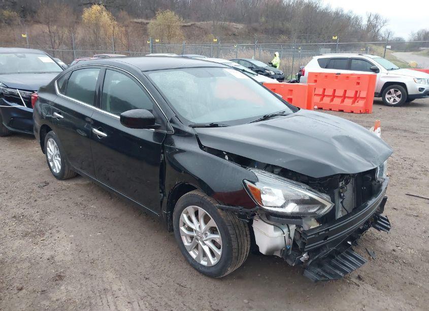 2018 Nissan Sentra SV (VIN 3N1AB7AP8JY261504) main photo