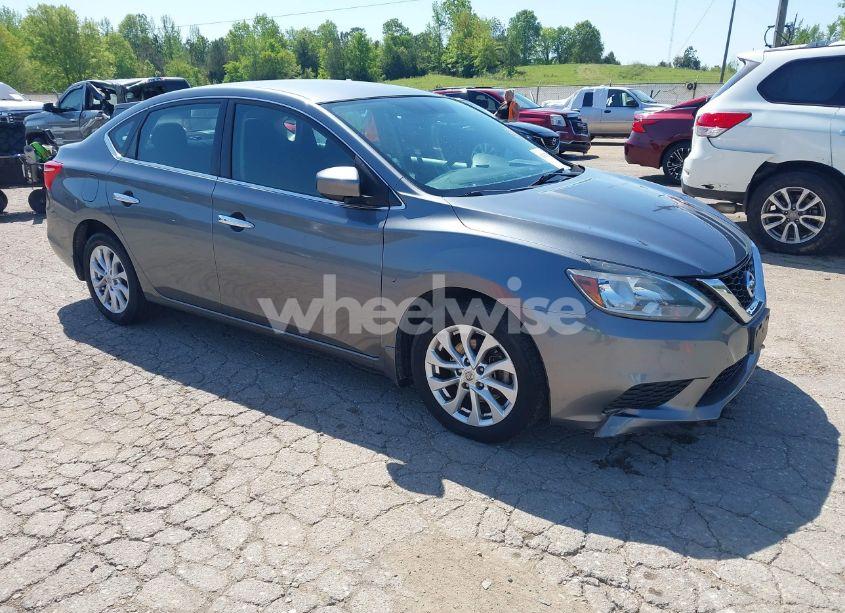 2018 Nissan Sentra SV (VIN 3N1AB7AP8JY261602) main photo