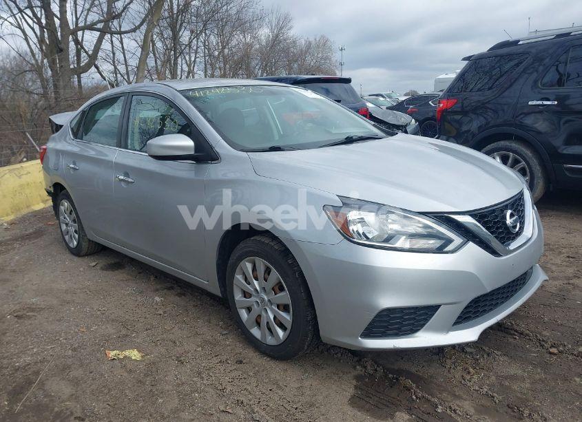2018 Nissan Sentra S (VIN 3N1AB7AP8JY307218) main photo