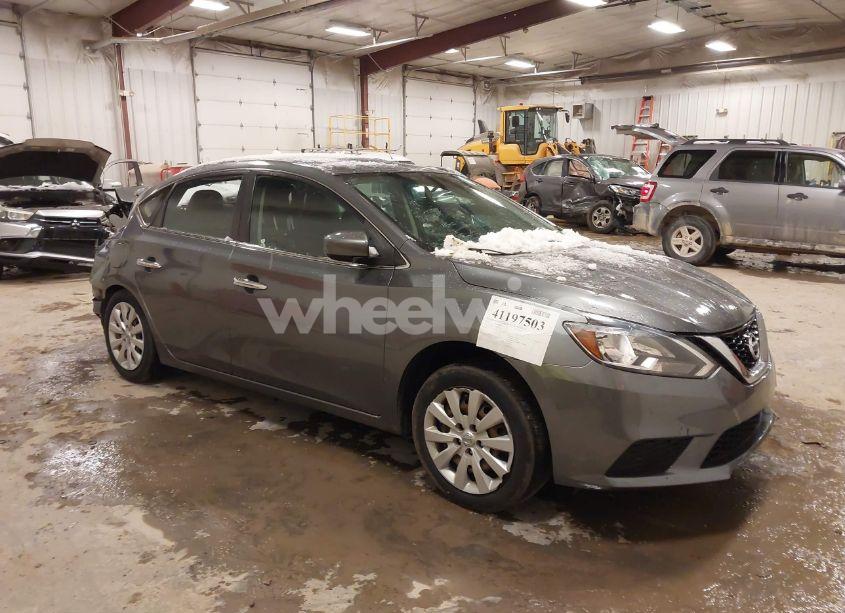 2018 Nissan Sentra S (VIN 3N1AB7AP8JY325086) main photo