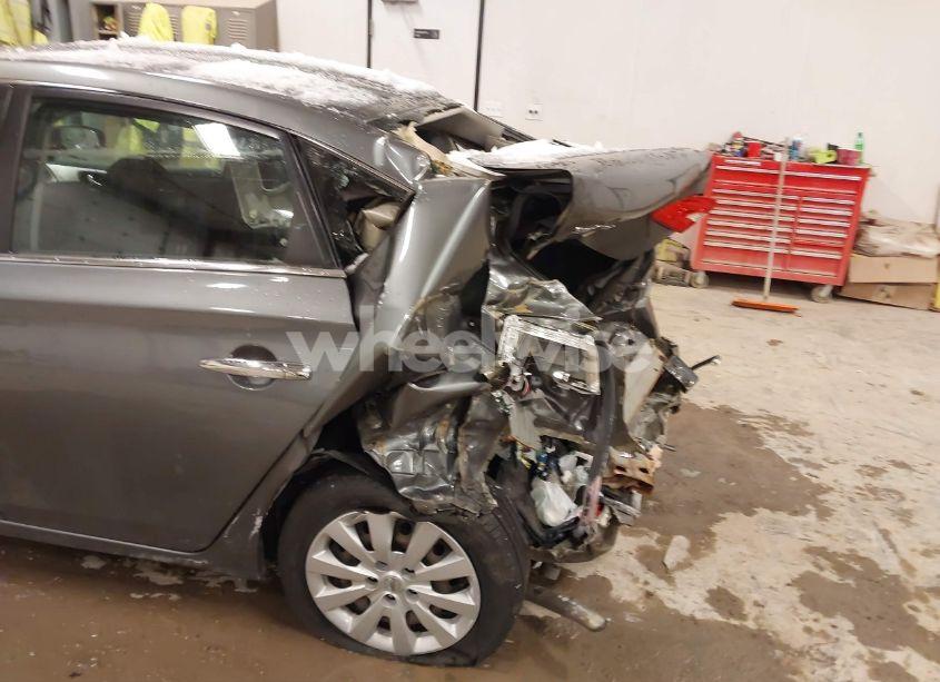 Photo 6 of 2018 Nissan Sentra S (VIN 3N1AB7AP8JY325086)