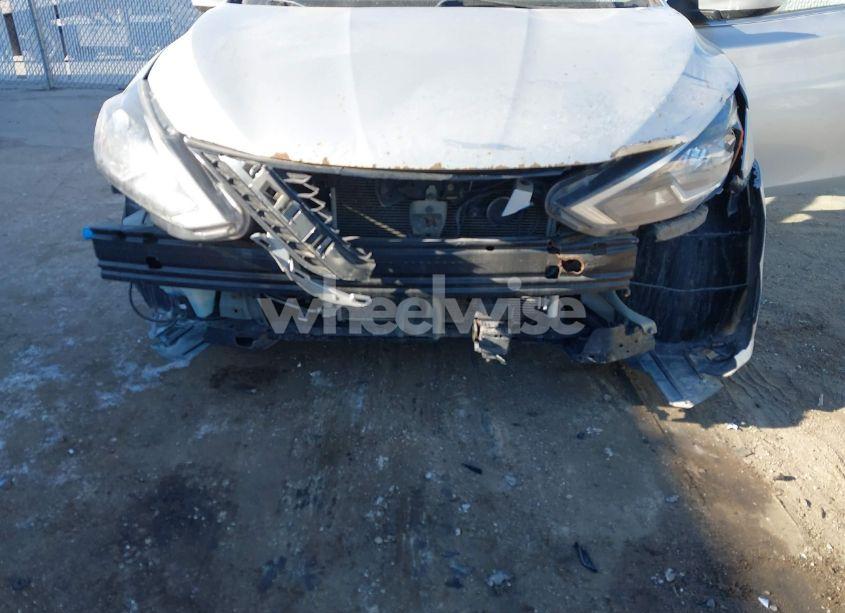 Photo 6 of 2018 Nissan Sentra S (VIN 3N1AB7AP8JY325301)