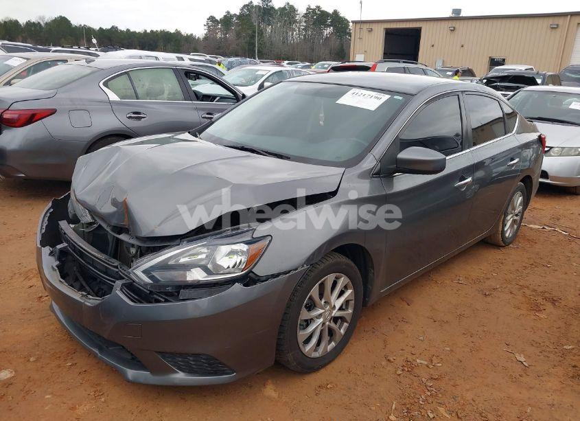 Photo 2 of 2019 Nissan Sentra SV (VIN 3N1AB7AP8KL625340)