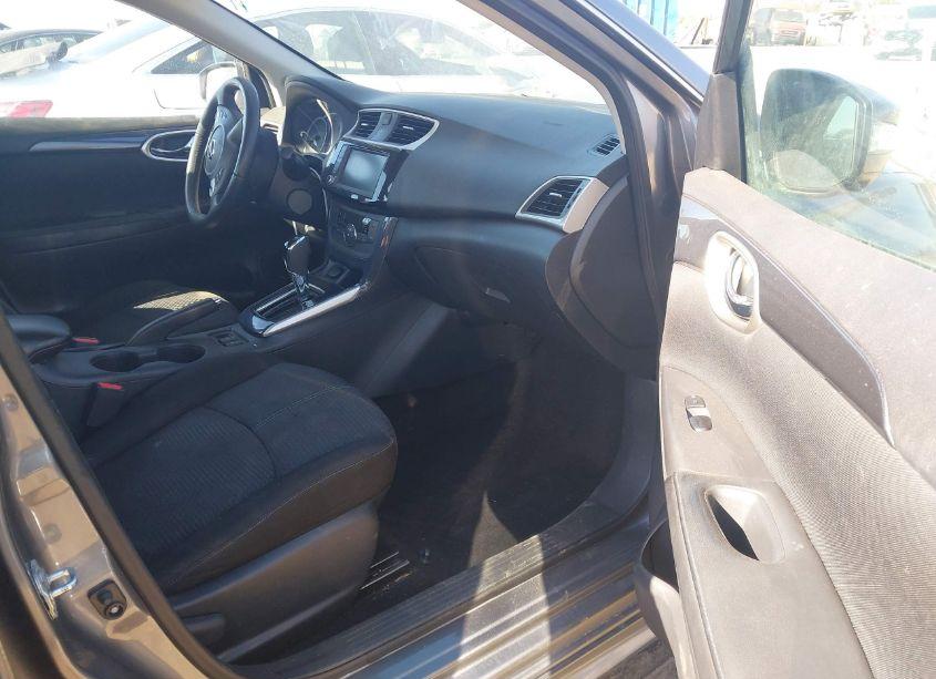 Photo 5 of 2019 Nissan Sentra SR (VIN 3N1AB7AP8KY225118)