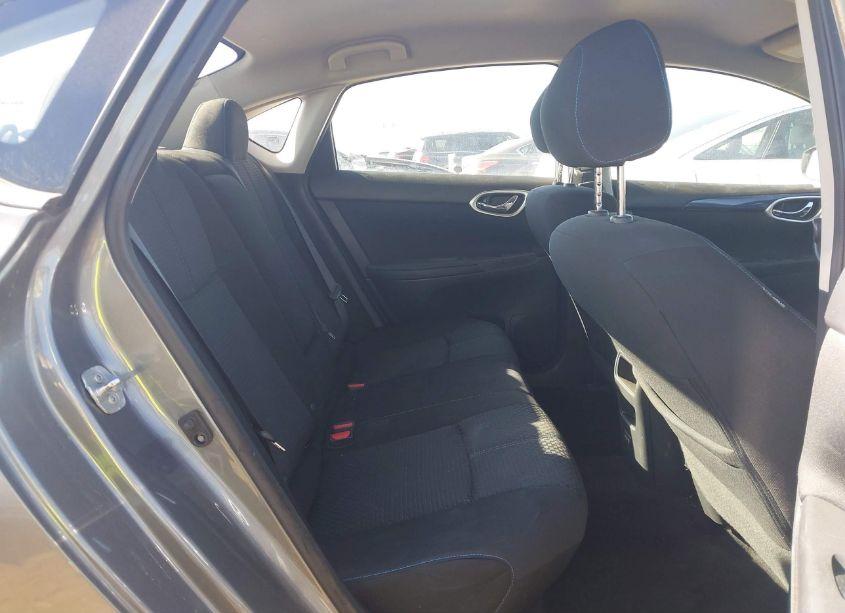 Photo 8 of 2019 Nissan Sentra SR (VIN 3N1AB7AP8KY225118)