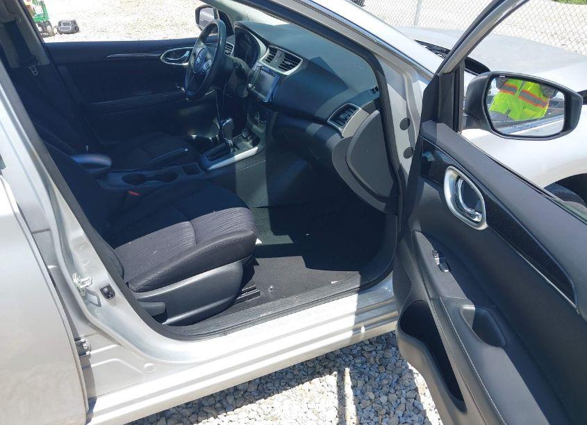 Photo 5 of 2019 Nissan Sentra SV (VIN 3N1AB7AP8KY225944)