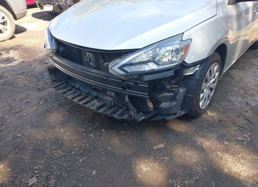 Photo 6 of 2019 Nissan Sentra S (VIN 3N1AB7AP8KY268812)