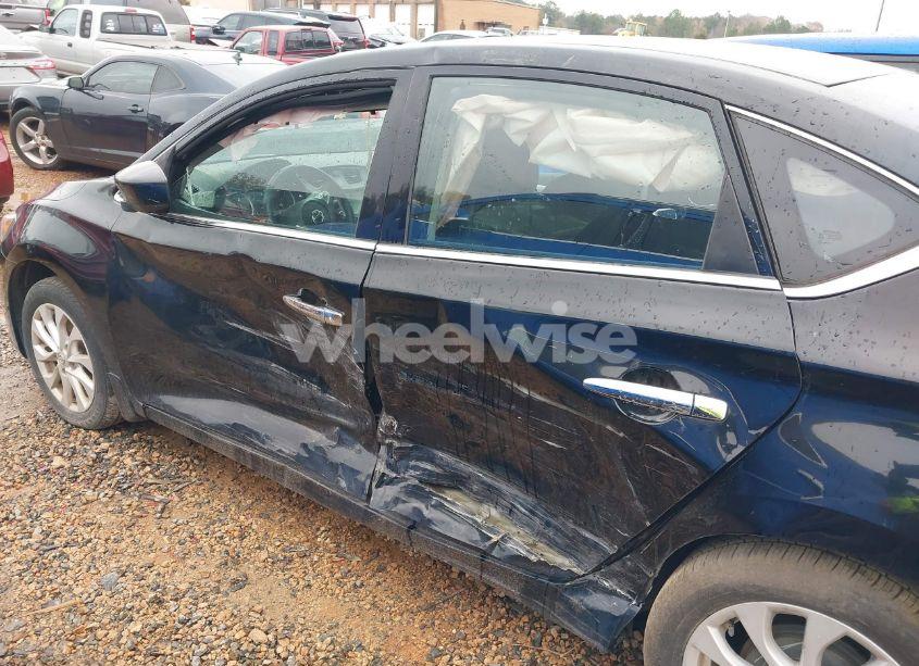 Photo 6 of 2019 Nissan Sentra S (VIN 3N1AB7AP8KY270351)