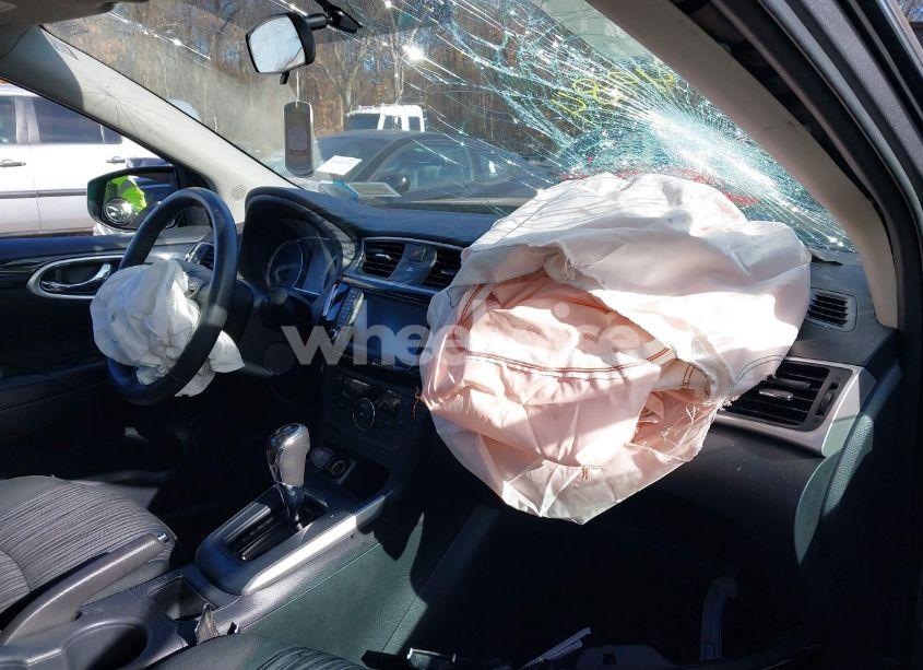 Photo 5 of 2019 Nissan Sentra SV (VIN 3N1AB7AP8KY305910)