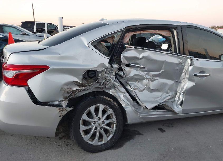 Photo 6 of 2019 Nissan Sentra SV (VIN 3N1AB7AP8KY305955)