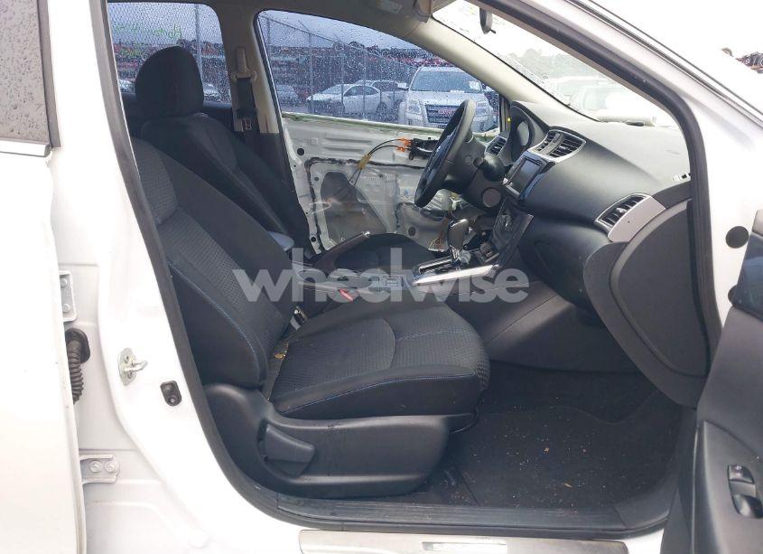 Photo 5 of 2019 Nissan Sentra SR (VIN 3N1AB7AP8KY320424)