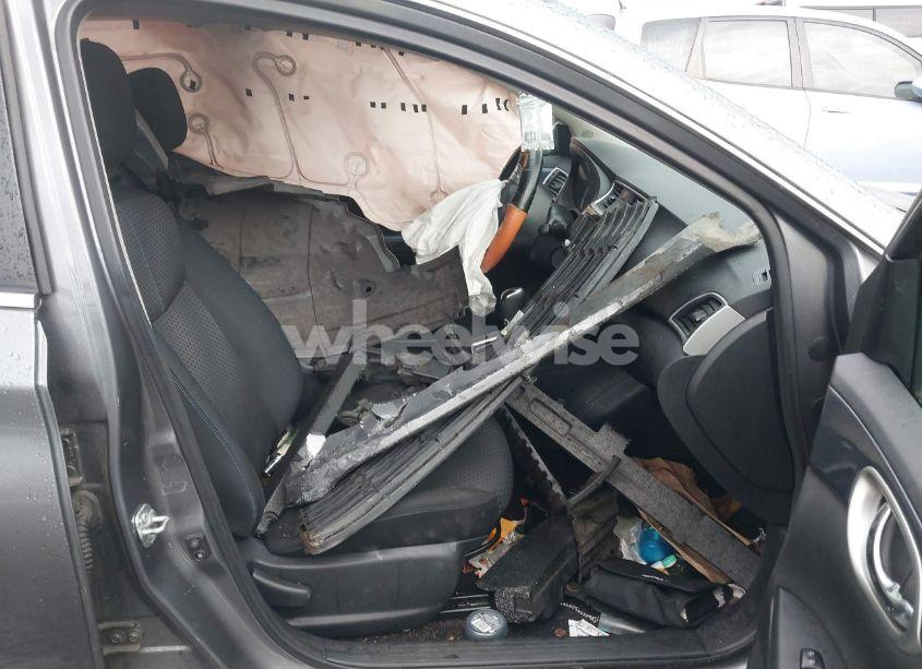 Photo 5 of 2019 Nissan Sentra SR (VIN 3N1AB7AP8KY344075)