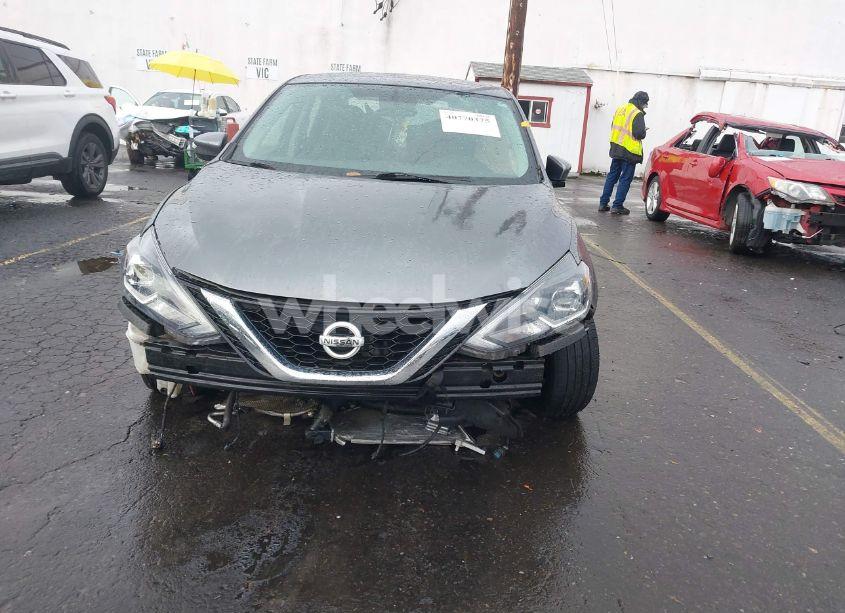 Photo 6 of 2019 Nissan Sentra SR (VIN 3N1AB7AP8KY344075)