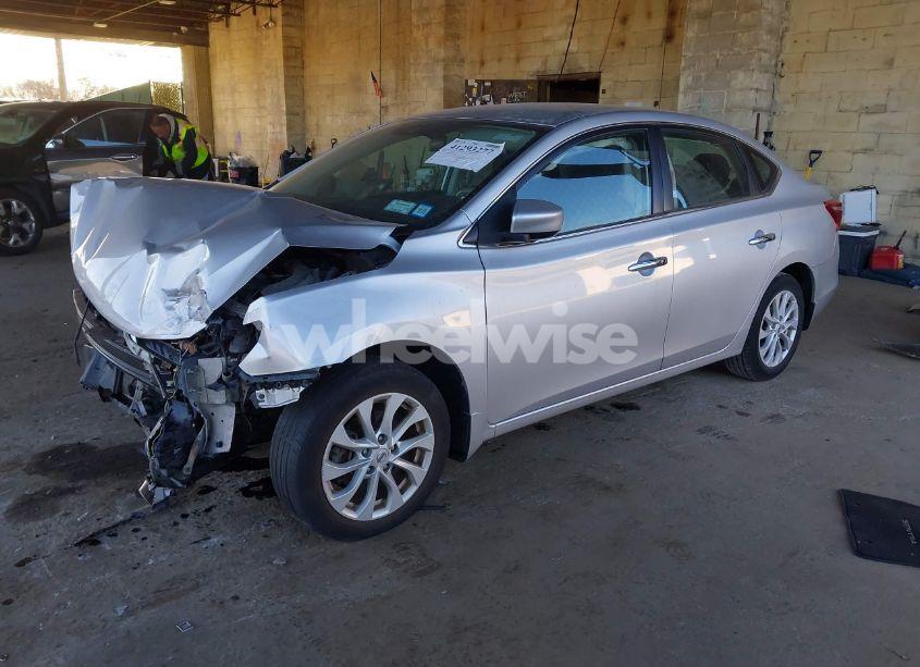 Photo 2 of 2019 Nissan Sentra SV (VIN 3N1AB7AP8KY366755)