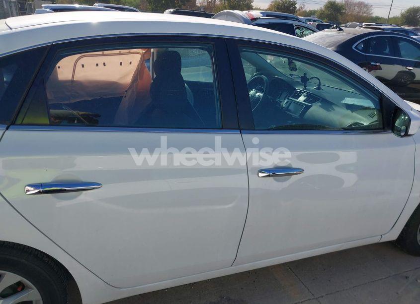 Photo 12 of 2019 Nissan Sentra SV (VIN 3N1AB7AP8KY376802)