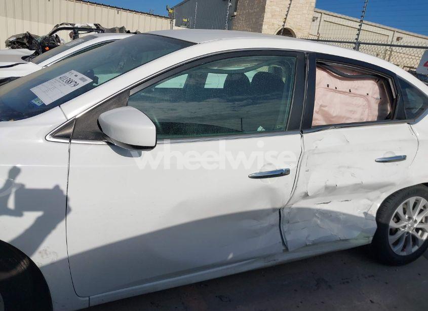 Photo 13 of 2019 Nissan Sentra SV (VIN 3N1AB7AP8KY376802)
