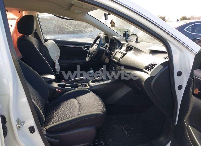 Photo 5 of 2019 Nissan Sentra SV (VIN 3N1AB7AP8KY376802)