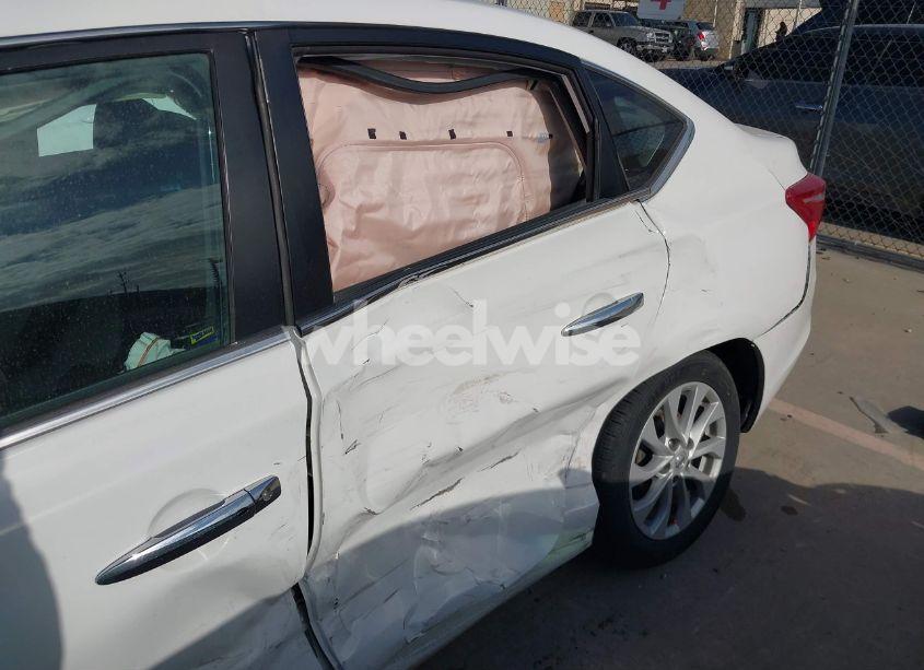 Photo 6 of 2019 Nissan Sentra SV (VIN 3N1AB7AP8KY376802)