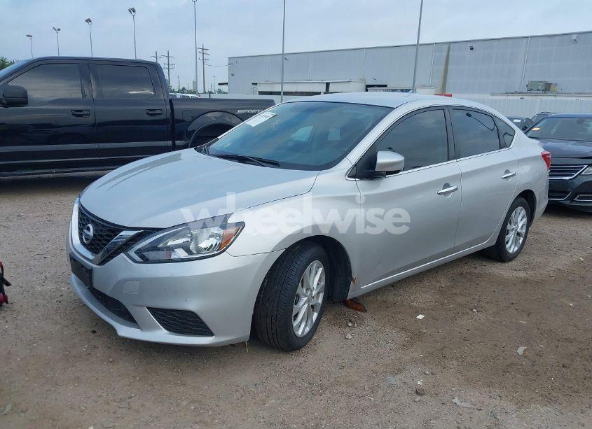 Photo 2 of 2019 Nissan Sentra SV (VIN 3N1AB7AP8KY393499)