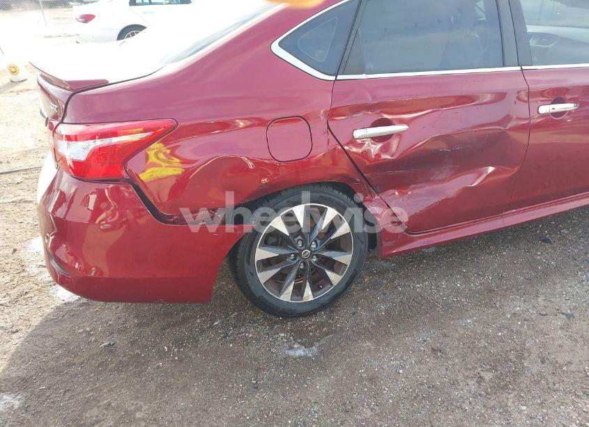 Photo 6 of 2019 Nissan Sentra SR (VIN 3N1AB7AP8KY402315)