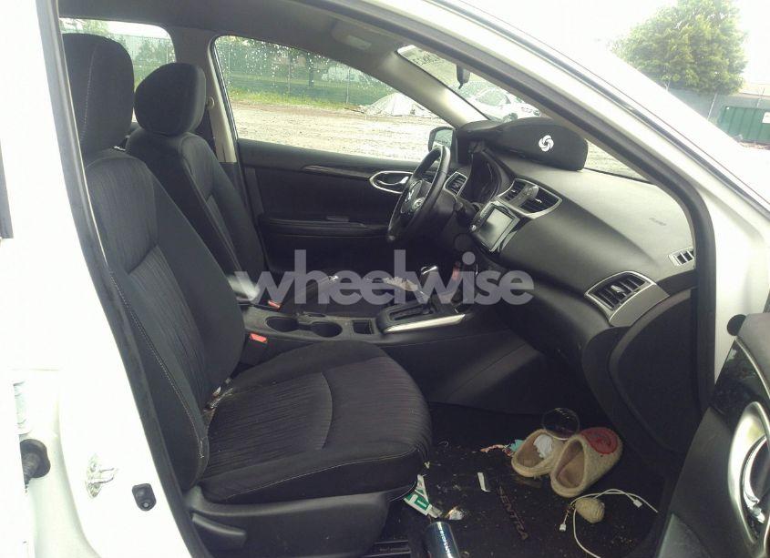 Photo 5 of 2019 Nissan Sentra SV (VIN 3N1AB7AP8KY433595)