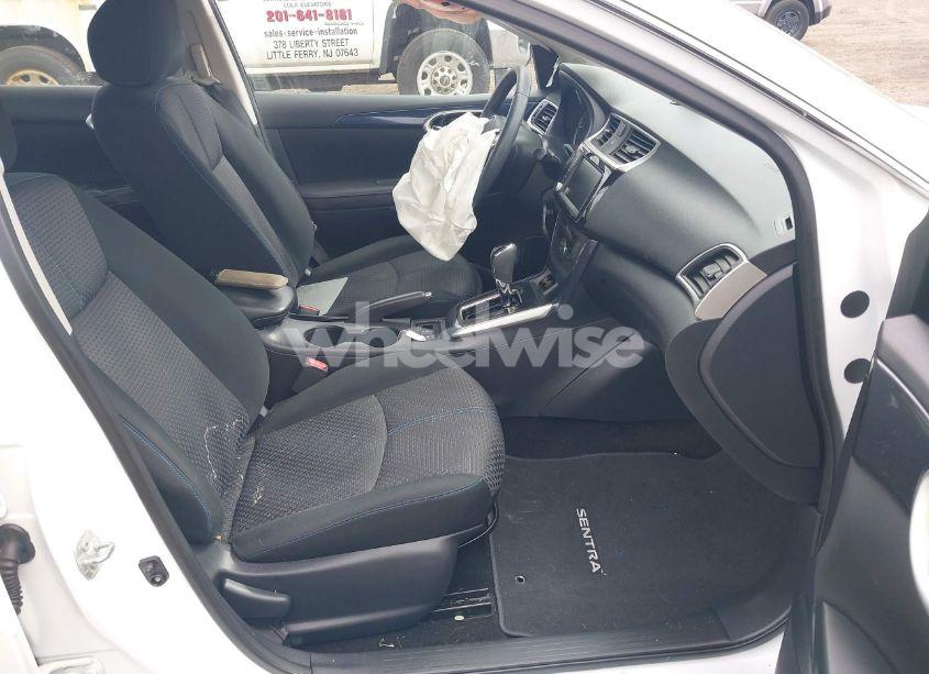 Photo 5 of 2019 Nissan Sentra SR (VIN 3N1AB7AP8KY453667)