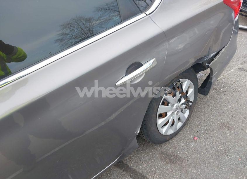 Photo 6 of 2016 Nissan Sentra SV (VIN 3N1AB7AP9GL681133)