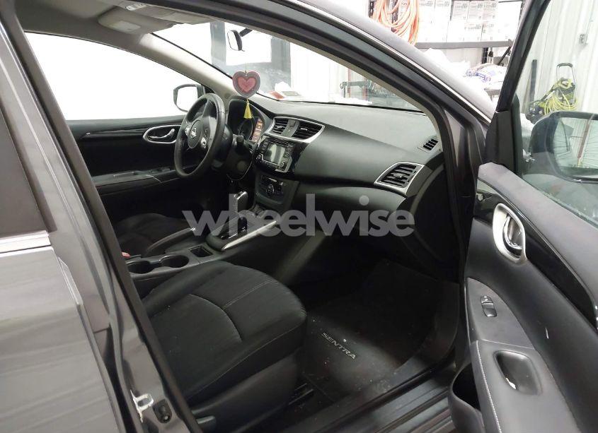 Photo 5 of 2018 Nissan Sentra SV (VIN 3N1AB7AP9JL620209)