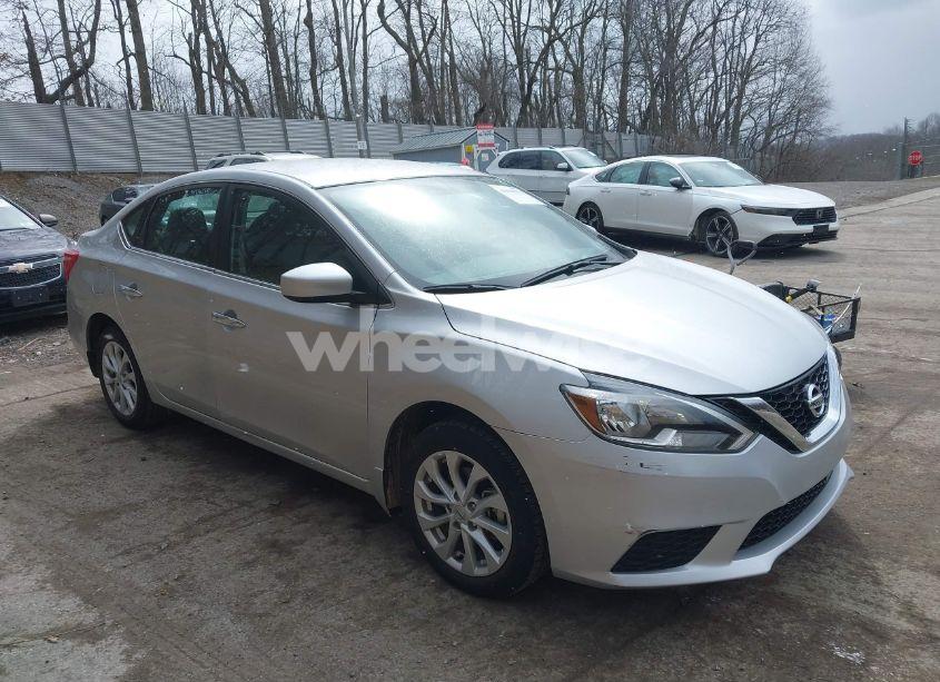 2018 Nissan Sentra SV (VIN 3N1AB7AP9JL622011) main photo