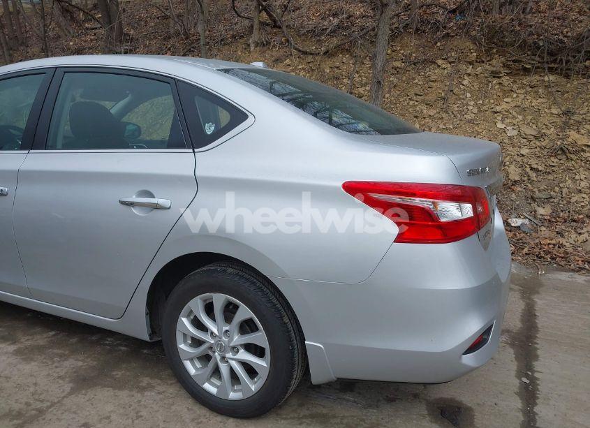 Photo 12 of 2018 Nissan Sentra SV (VIN 3N1AB7AP9JL622011)