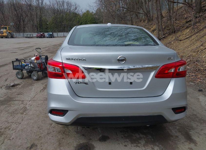 Photo 13 of 2018 Nissan Sentra SV (VIN 3N1AB7AP9JL622011)