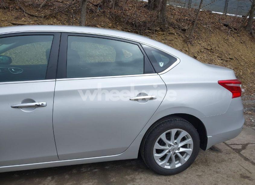 Photo 6 of 2018 Nissan Sentra SV (VIN 3N1AB7AP9JL622011)