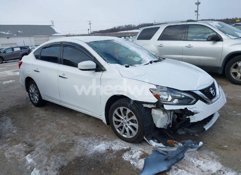 2018 Nissan Sentra SV (VIN 3N1AB7AP9JL662752) main photo