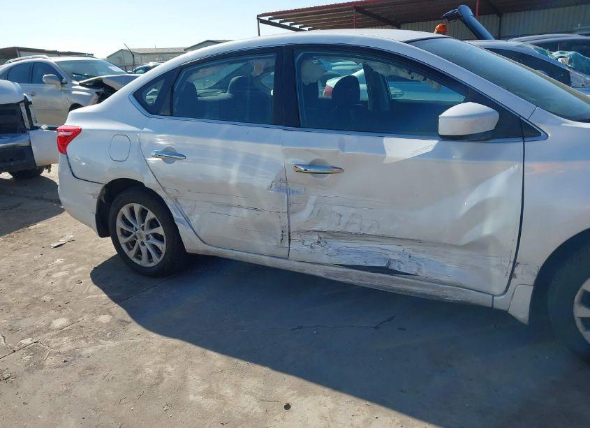 Photo 6 of 2018 Nissan Sentra SV (VIN 3N1AB7AP9JY225305)