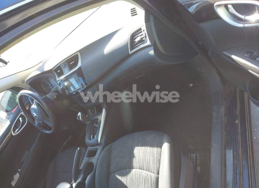 Photo 5 of 2018 Nissan Sentra SV (VIN 3N1AB7AP9JY272995)