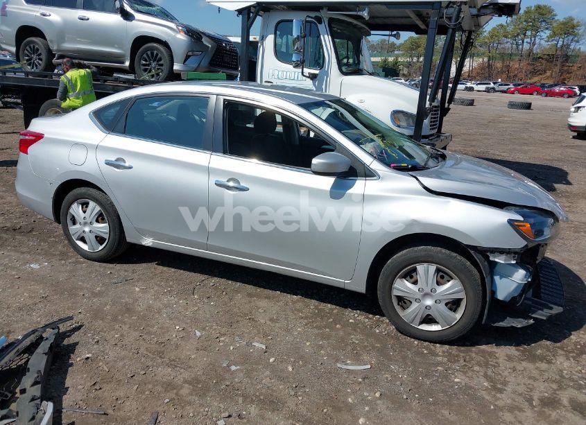 2018 Nissan Sentra S (VIN 3N1AB7AP9JY276075) main photo