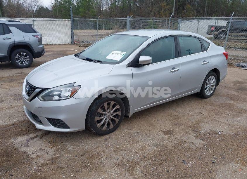 Photo 2 of 2019 Nissan Sentra SV (VIN 3N1AB7AP9KY222325)
