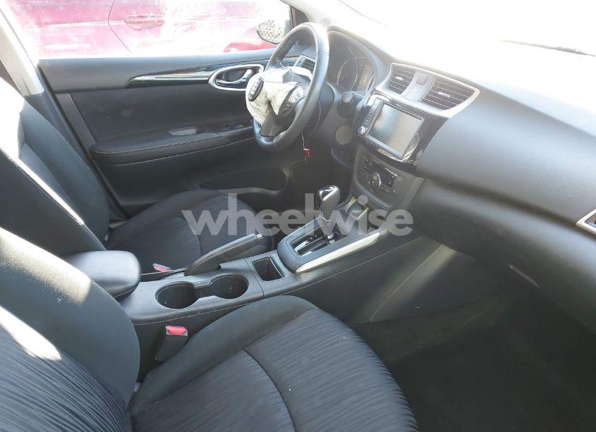Photo 5 of 2019 Nissan Sentra SV (VIN 3N1AB7AP9KY317791)