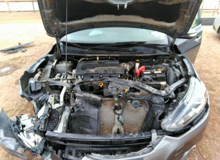 Photo 10 of 2019 Nissan Sentra SR (VIN 3N1AB7AP9KY351648)