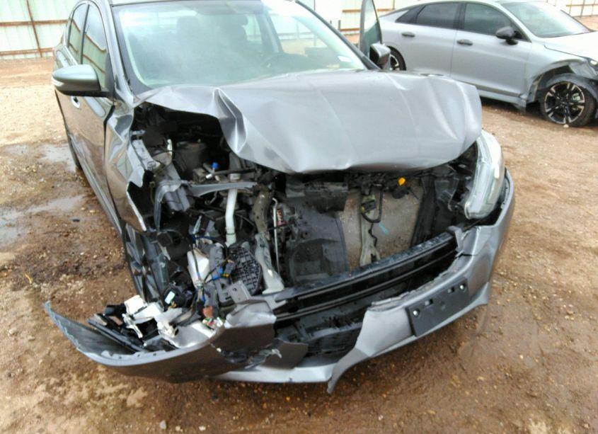 Photo 6 of 2019 Nissan Sentra SR (VIN 3N1AB7AP9KY351648)