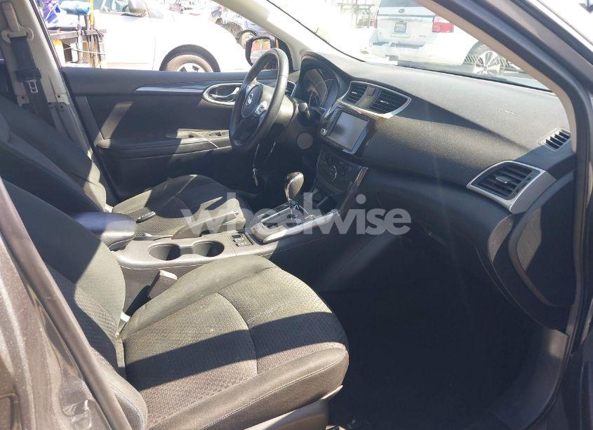 Photo 5 of 2019 Nissan Sentra SR (VIN 3N1AB7AP9KY352430)