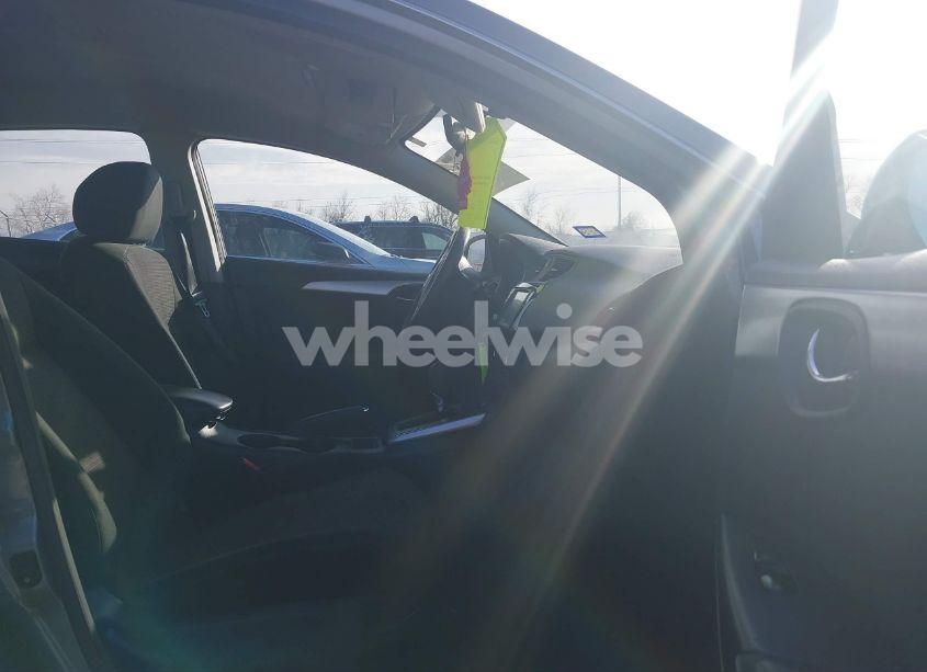 Photo 5 of 2019 Nissan Sentra S (VIN 3N1AB7AP9KY359345)