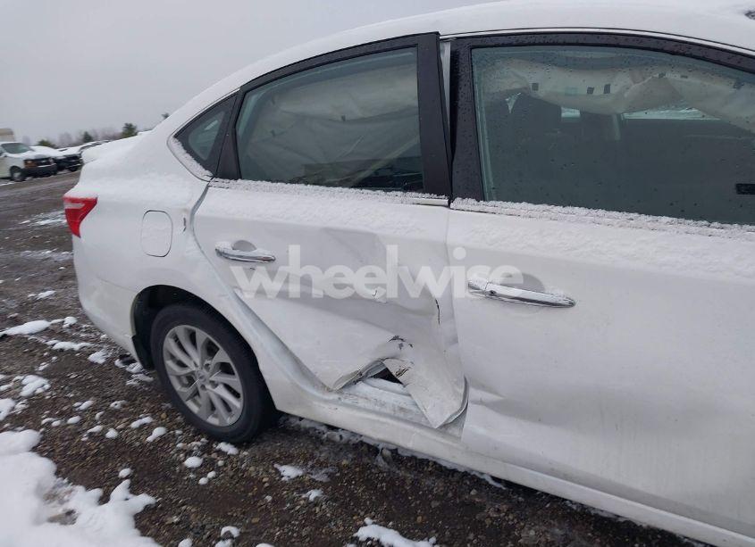 Photo 6 of 2019 Nissan Sentra SV (VIN 3N1AB7AP9KY409239)