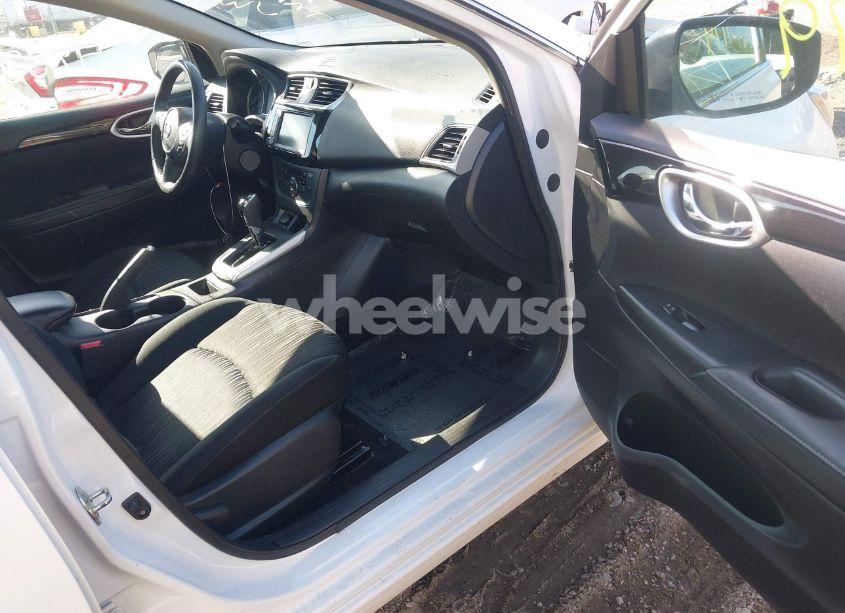 Photo 5 of 2019 Nissan Sentra SV (VIN 3N1AB7AP9KY420452)