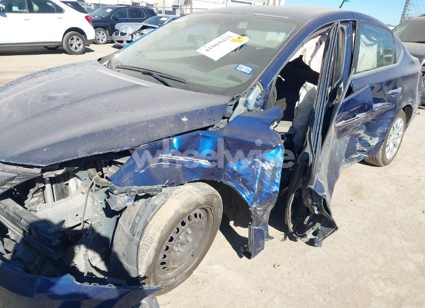 Photo 6 of 2019 Nissan Sentra S (VIN 3N1AB7AP9KY448820)