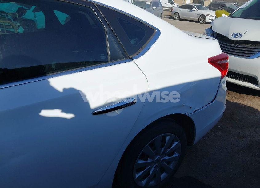 Photo 6 of 2017 Nissan Sentra S (VIN 3N1AB7APXHY400395)