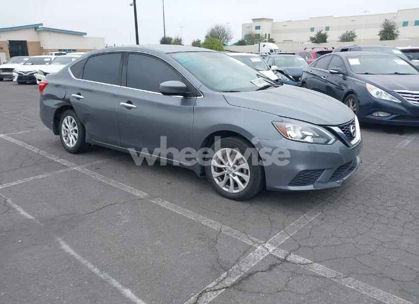 2018 Nissan Sentra SV (VIN 3N1AB7APXJL626827) main photo