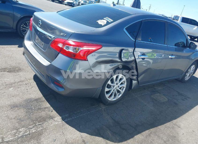 Photo 6 of 2018 Nissan Sentra SV (VIN 3N1AB7APXJL626827)