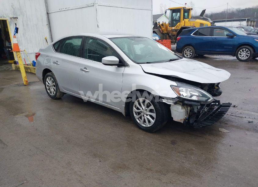 2018 Nissan Sentra SV (VIN 3N1AB7APXJL636841) main photo