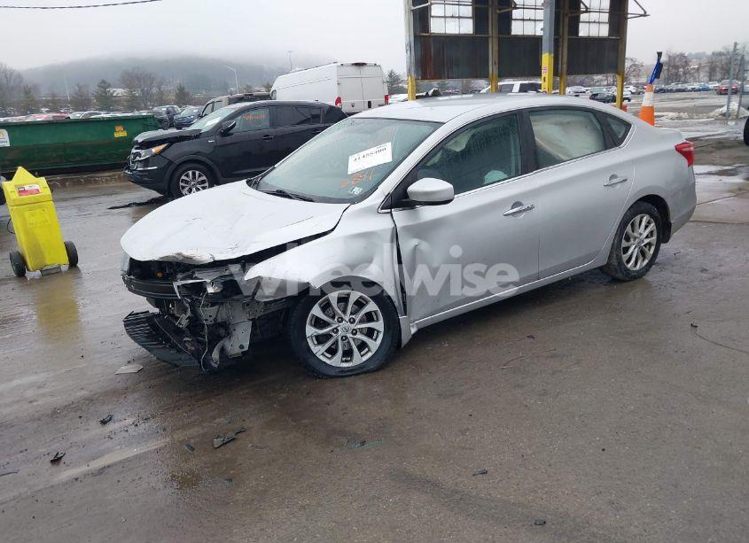 Photo 2 of 2018 Nissan Sentra SV (VIN 3N1AB7APXJL636841)